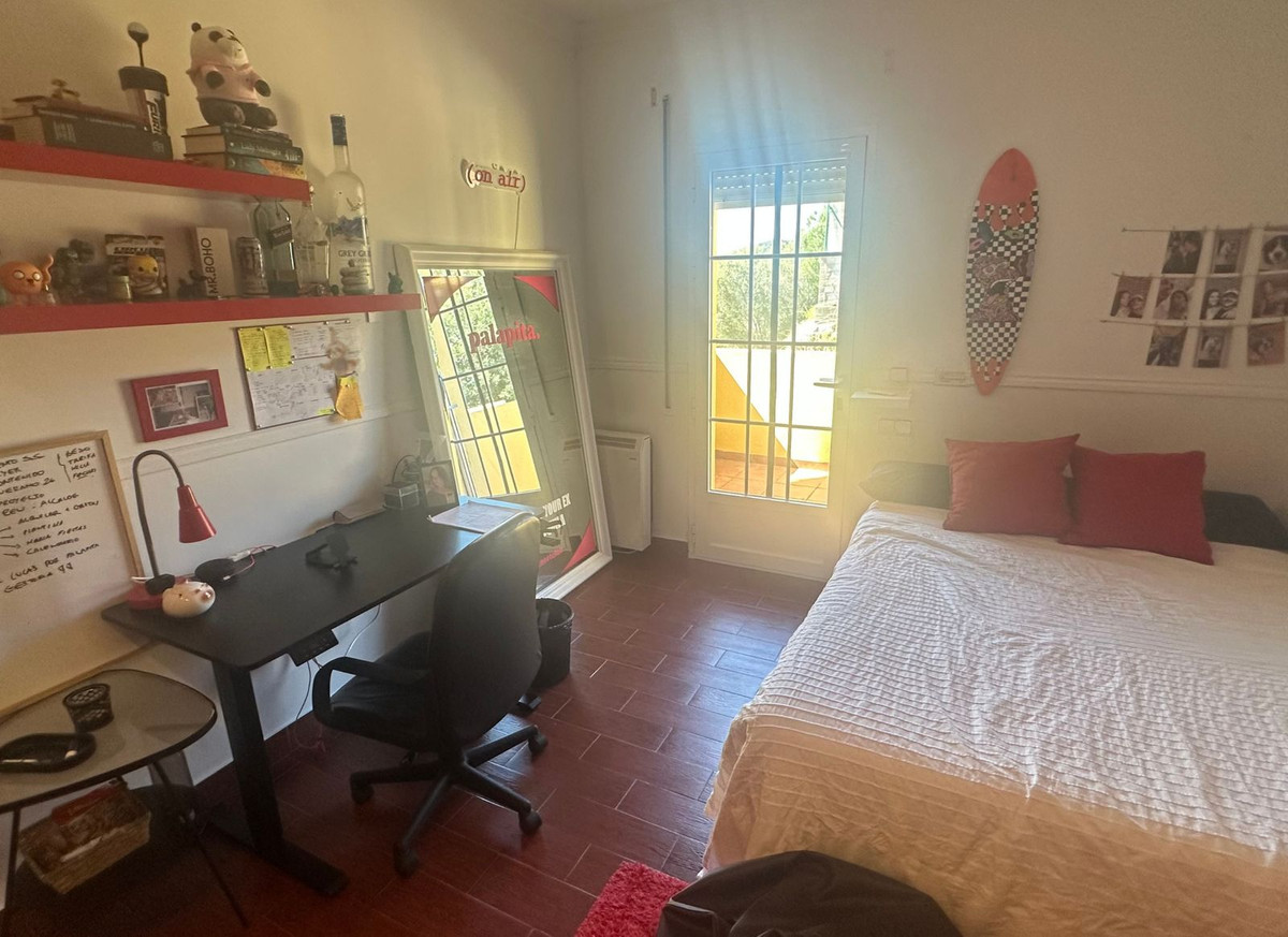 5 Bed Townhouse for sale in Casares Costa Del Sol, Málaga, Spain