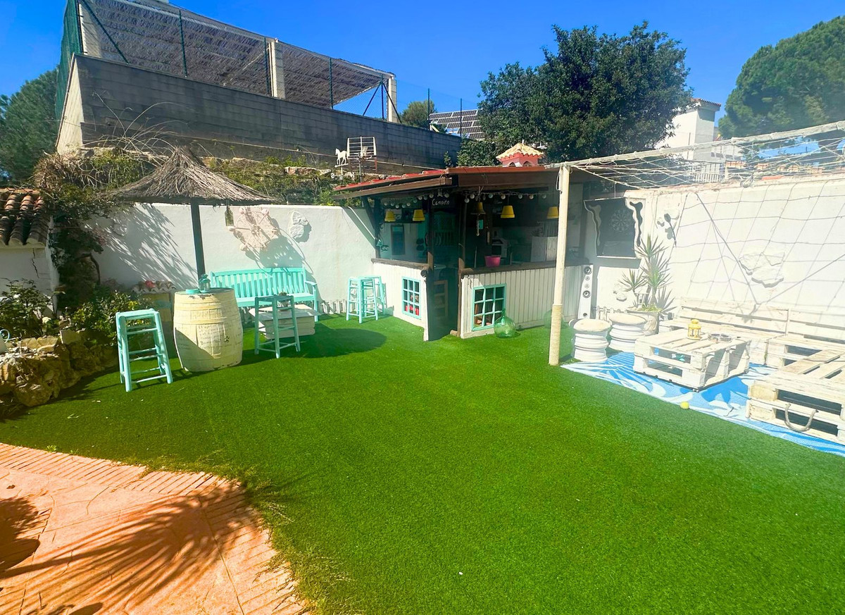 5 Bed Townhouse for sale in Casares Costa Del Sol, Málaga, Spain