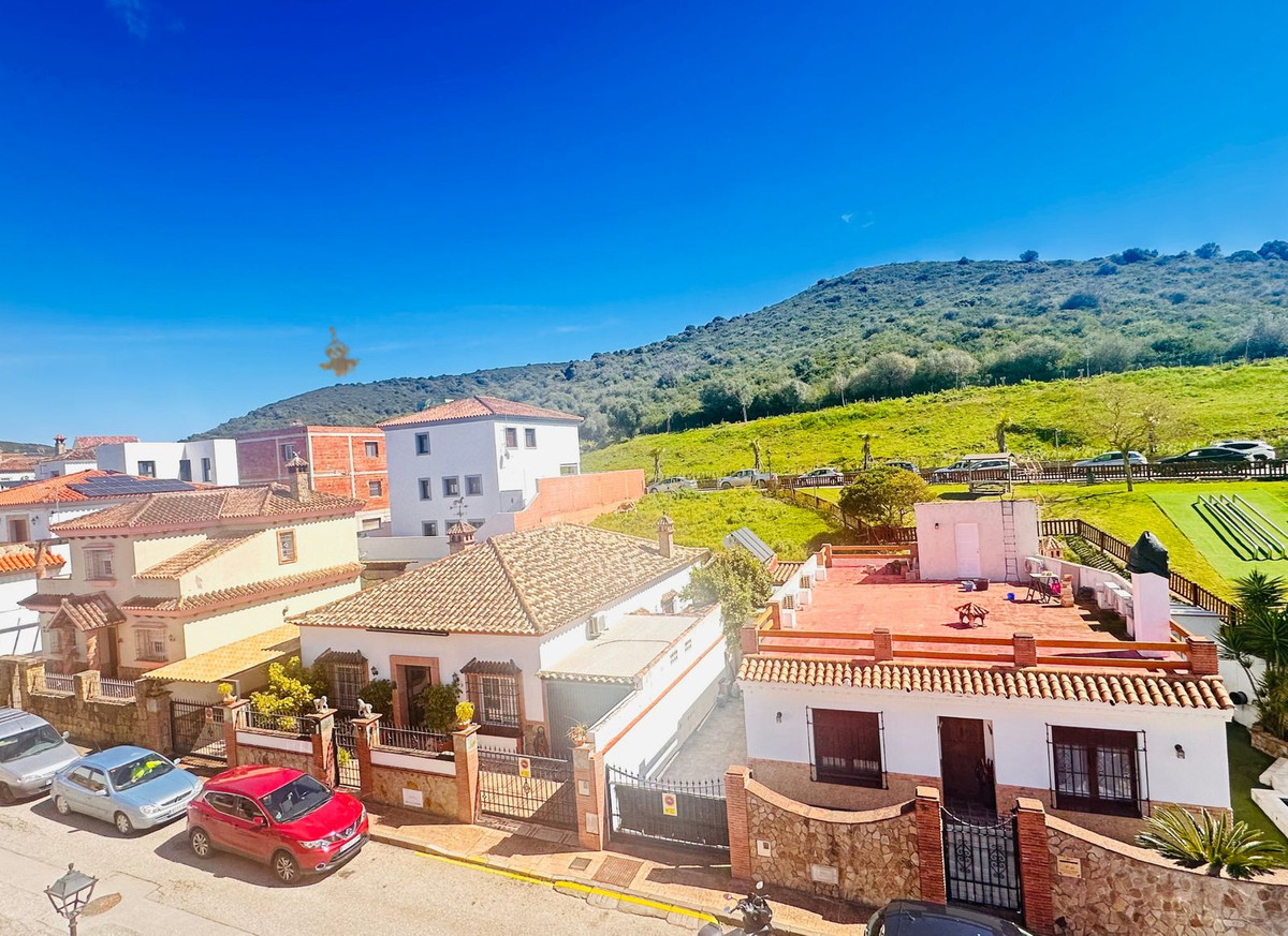 5 Bed Townhouse for sale in Casares Costa Del Sol, Málaga, Spain
