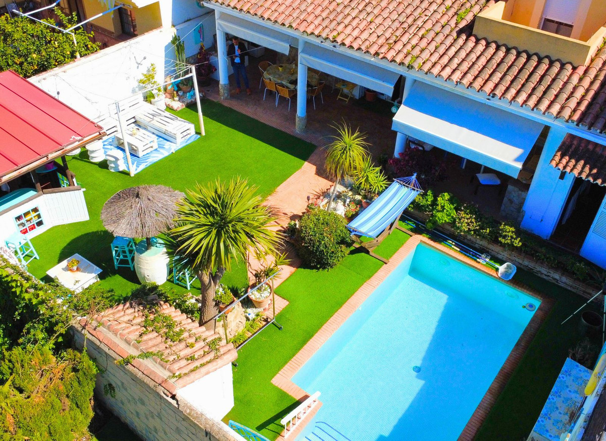5 Bed Townhouse for sale in Casares Costa Del Sol, Málaga, Spain