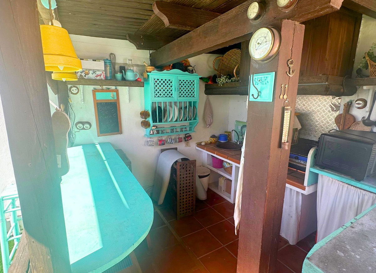 5 Bed Townhouse for sale in Casares Costa Del Sol, Málaga, Spain