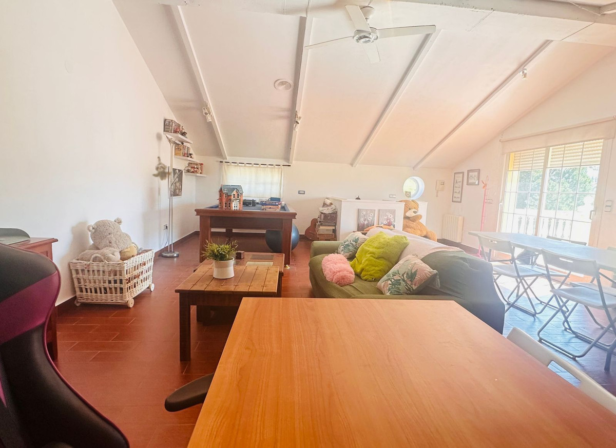 5 Bed Townhouse for sale in Casares Costa Del Sol, Málaga, Spain
