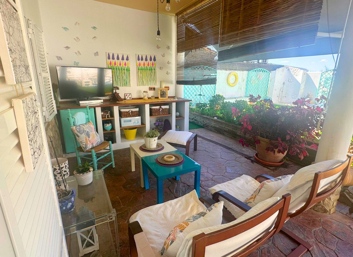 5 Bed Townhouse for sale in Casares Costa Del Sol, Málaga, Spain