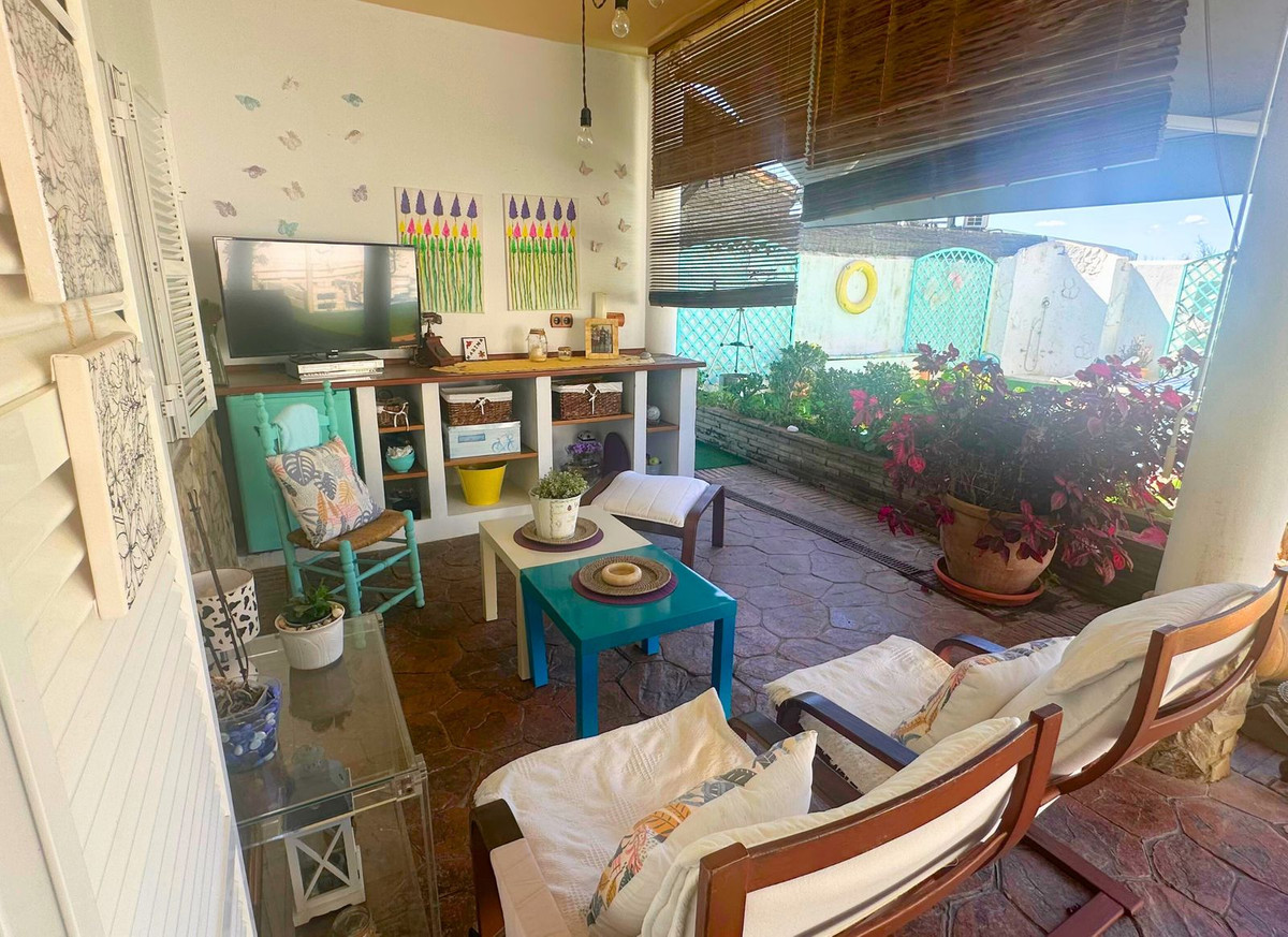 5 Bed Townhouse for sale in Casares Costa Del Sol, Málaga, Spain