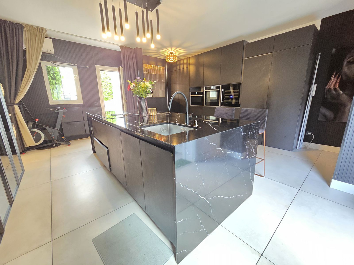2 Bed Townhouse for sale in Nueva Andalucía Costa Del Sol, Málaga, Spain