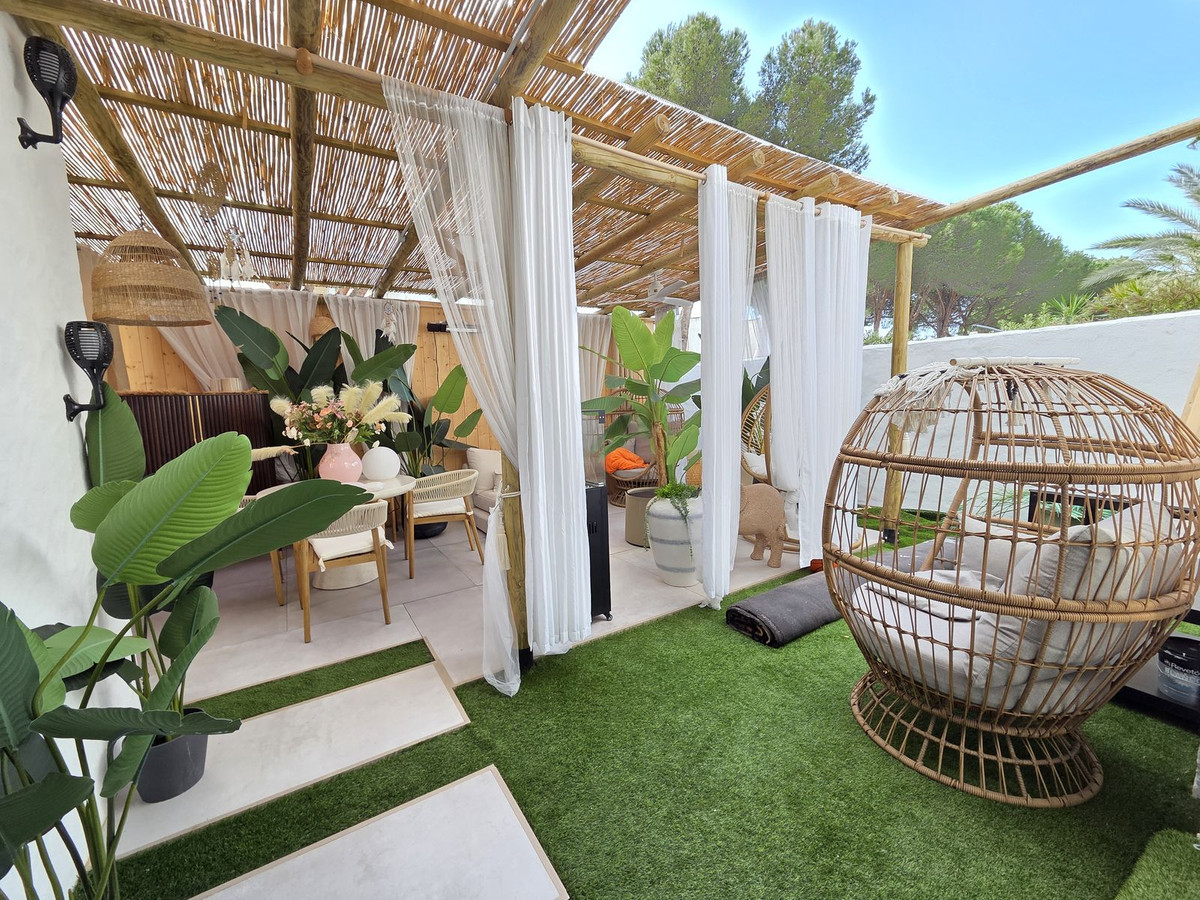 2 Bed Townhouse for sale in Nueva Andalucía Costa Del Sol, Málaga, Spain