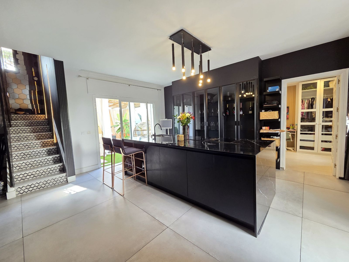 2 Bed Townhouse for sale in Nueva Andalucía Costa Del Sol, Málaga, Spain