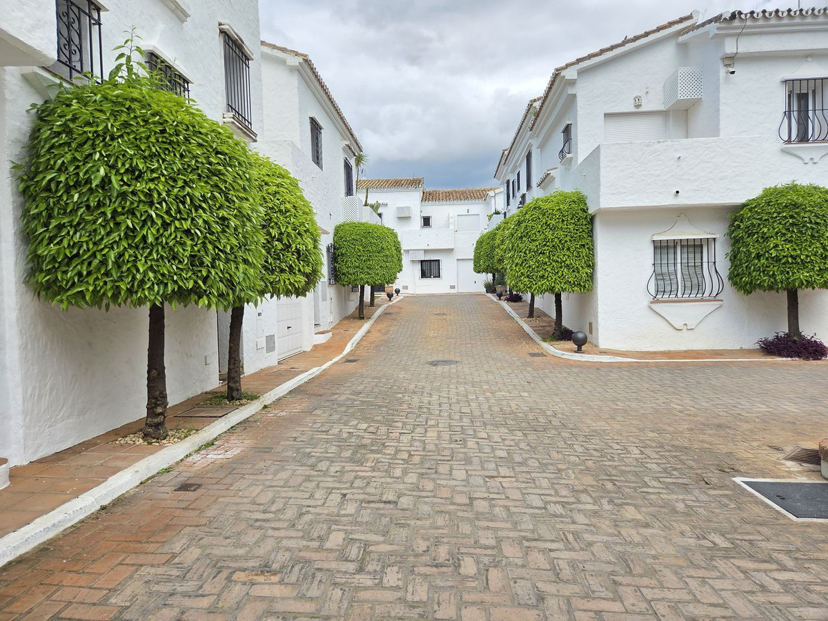 2 Bed Townhouse for sale in Nueva Andalucía Costa Del Sol, Málaga, Spain