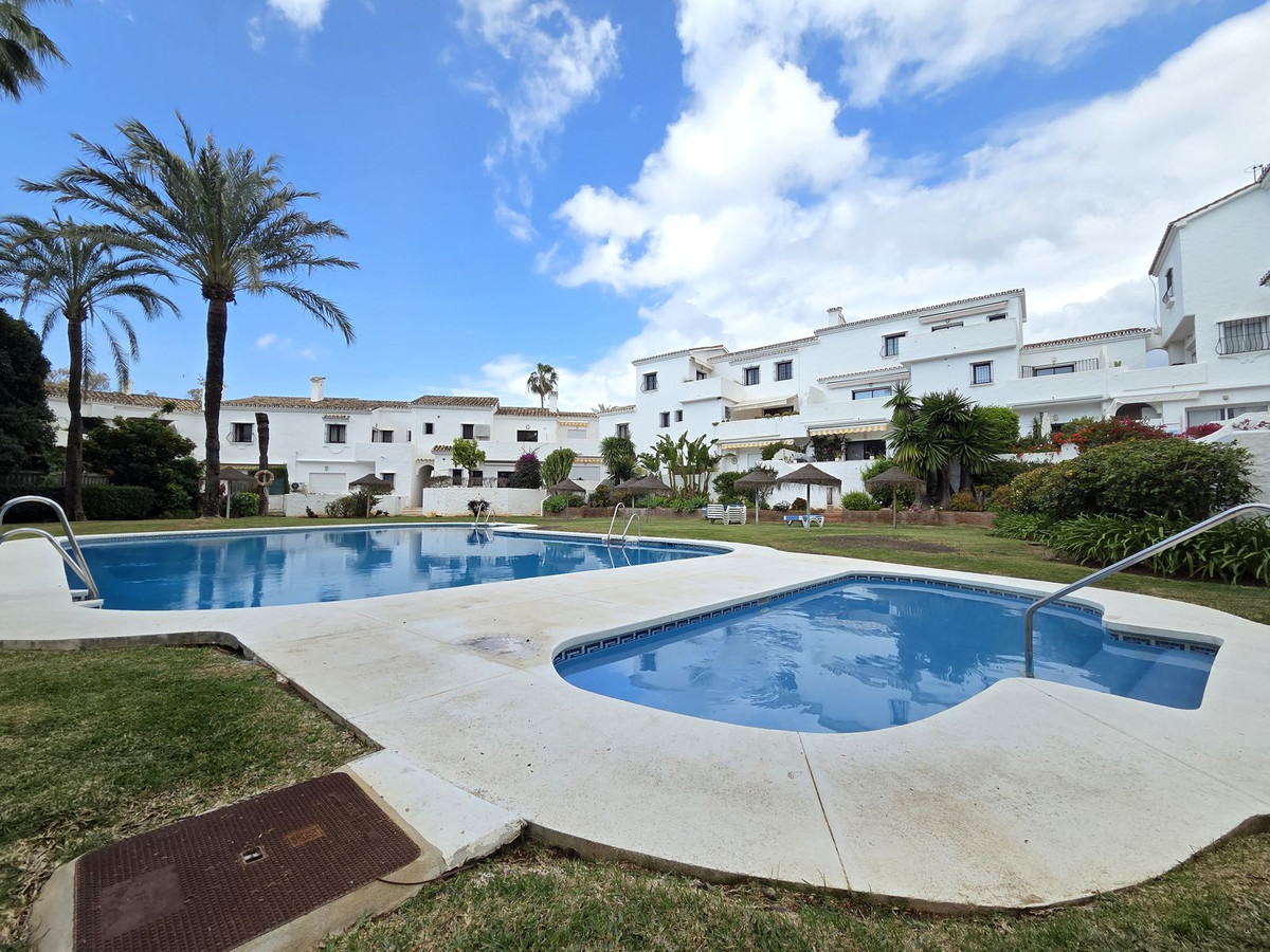 2 Bed Townhouse for sale in Nueva Andalucía Costa Del Sol, Málaga, Spain