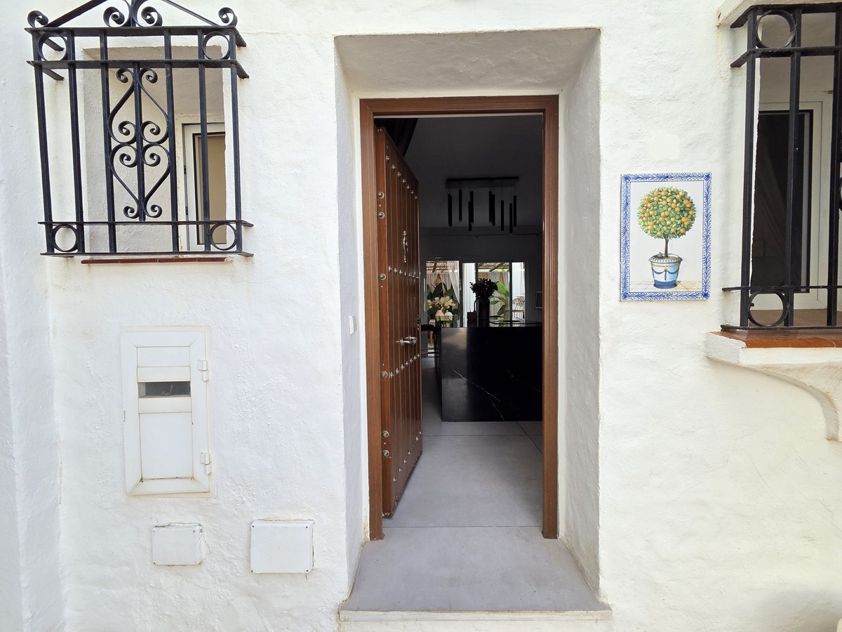 2 Bed Townhouse for sale in Nueva Andalucía Costa Del Sol, Málaga, Spain