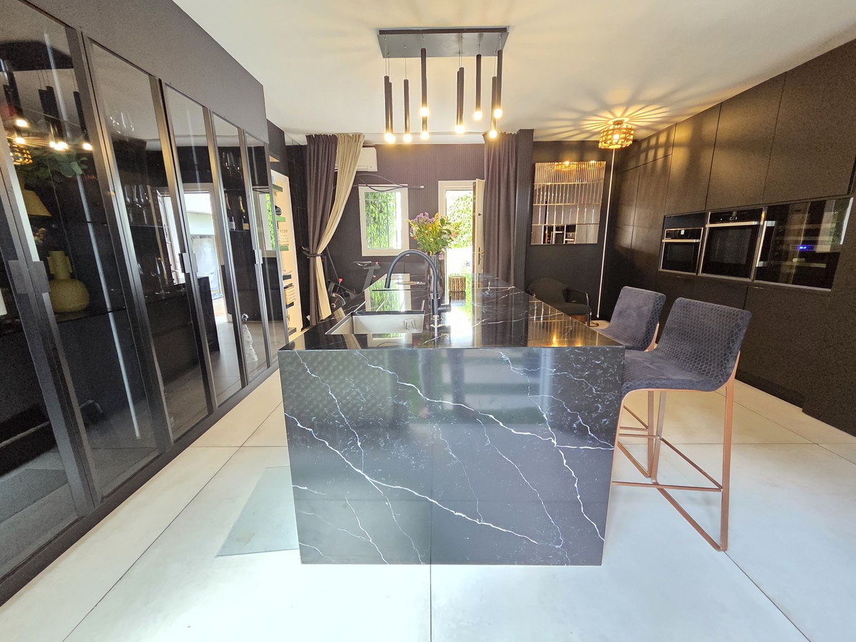 2 Bed Townhouse for sale in Nueva Andalucía Costa Del Sol, Málaga, Spain