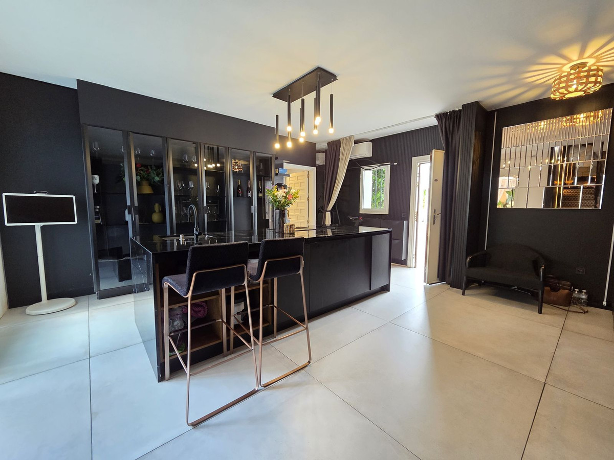 2 Bed Townhouse for sale in Nueva Andalucía Costa Del Sol, Málaga, Spain