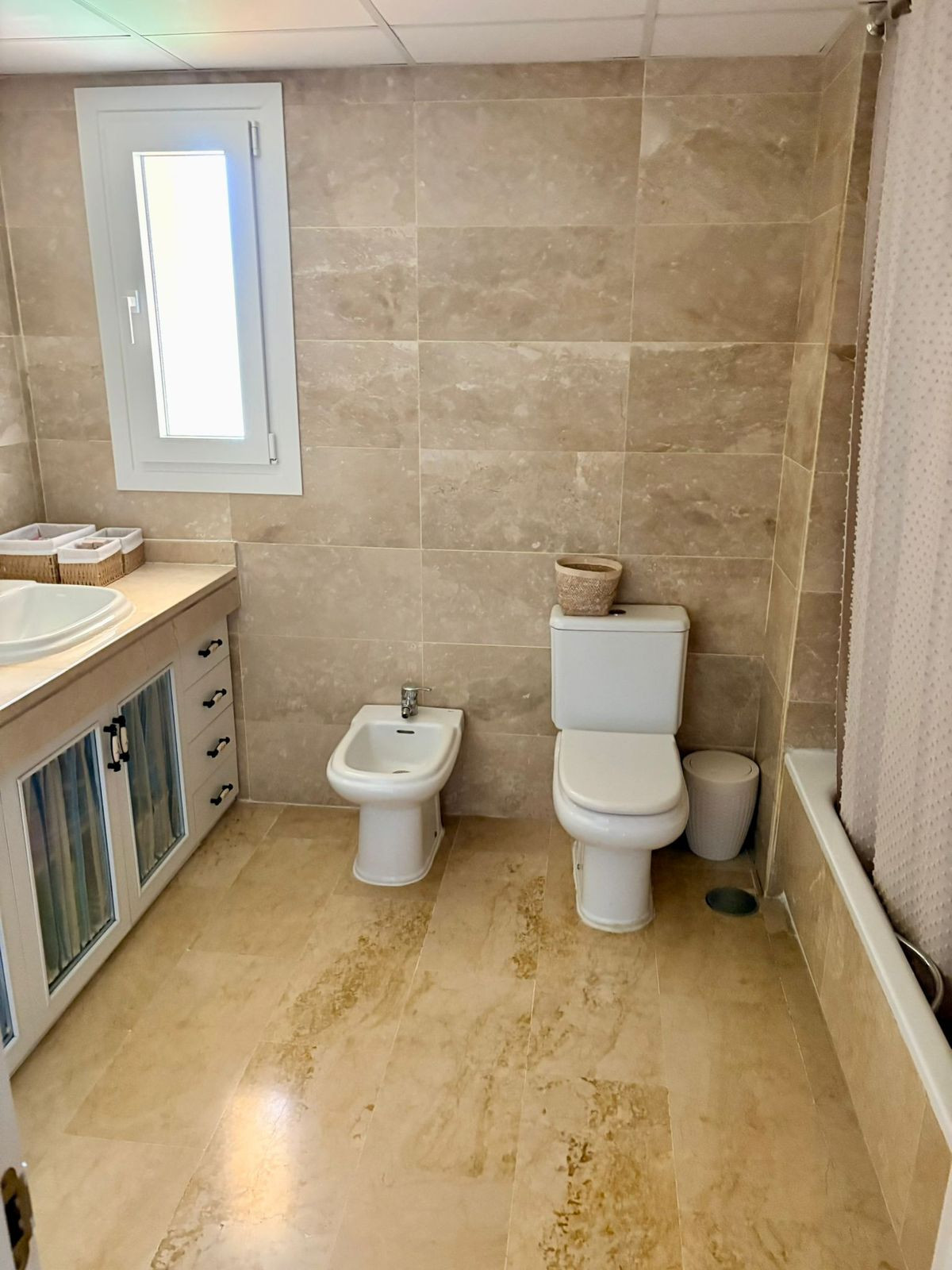 Se vende Apartamento Planta Media de 2 dormitorios en Costa Del Sol, Málaga, España