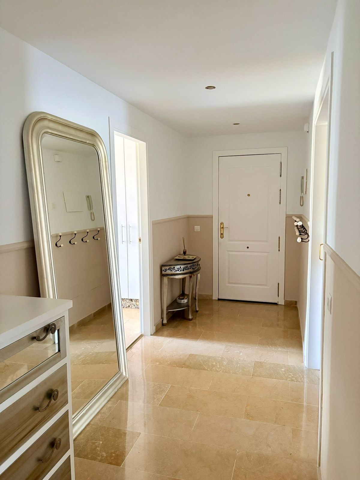 Se vende Apartamento Planta Media de 2 dormitorios en Costa Del Sol, Málaga, España