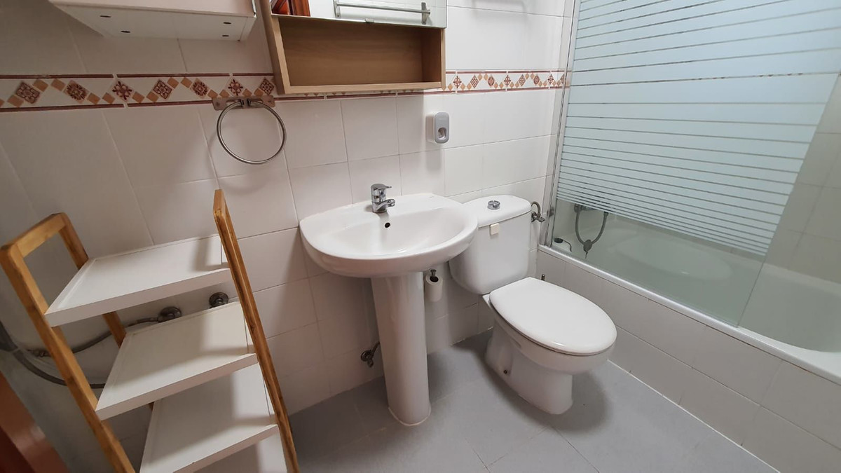 Se vende Apartamento Planta Media de 2 dormitorios en Costa Del Sol, Málaga, España