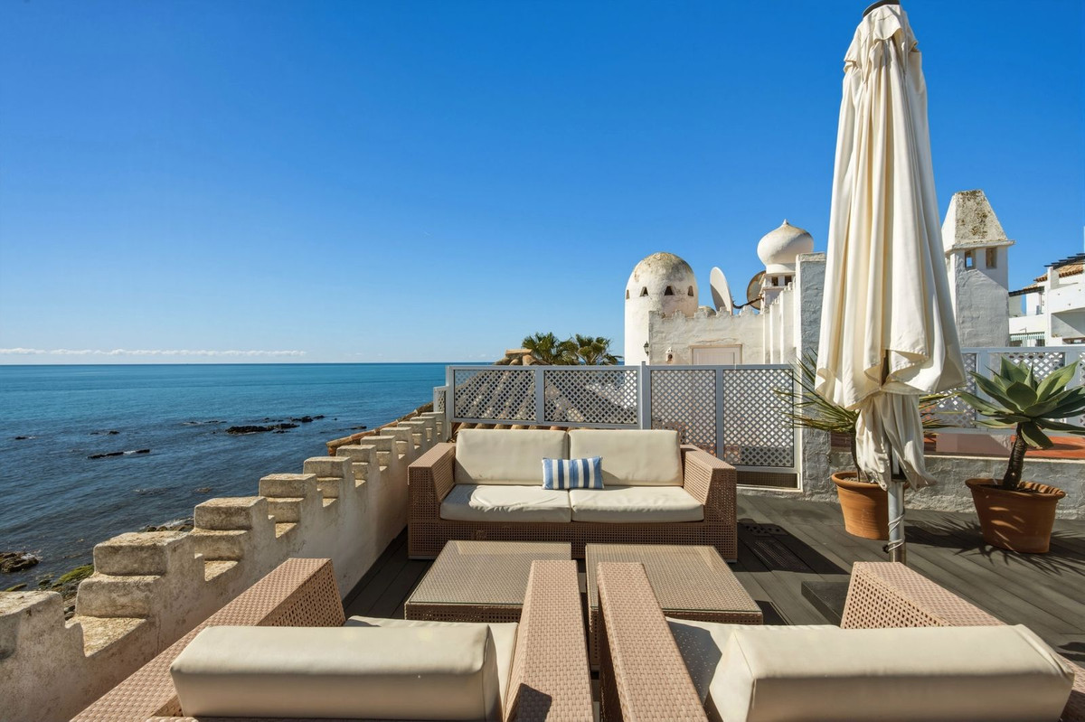3 Bed Apartment for sale in Calahonda Costa Del Sol, Málaga, Spain