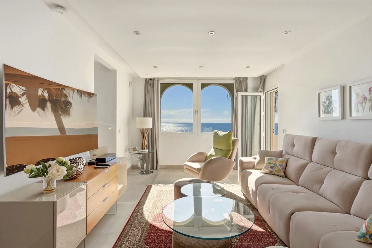 3 Bed Apartment for sale in Calahonda Costa Del Sol, Málaga, Spain