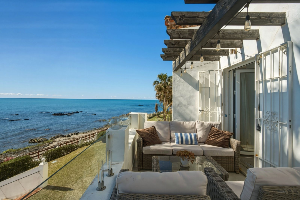 3 Bed Apartment for sale in Calahonda Costa Del Sol, Málaga, Spain