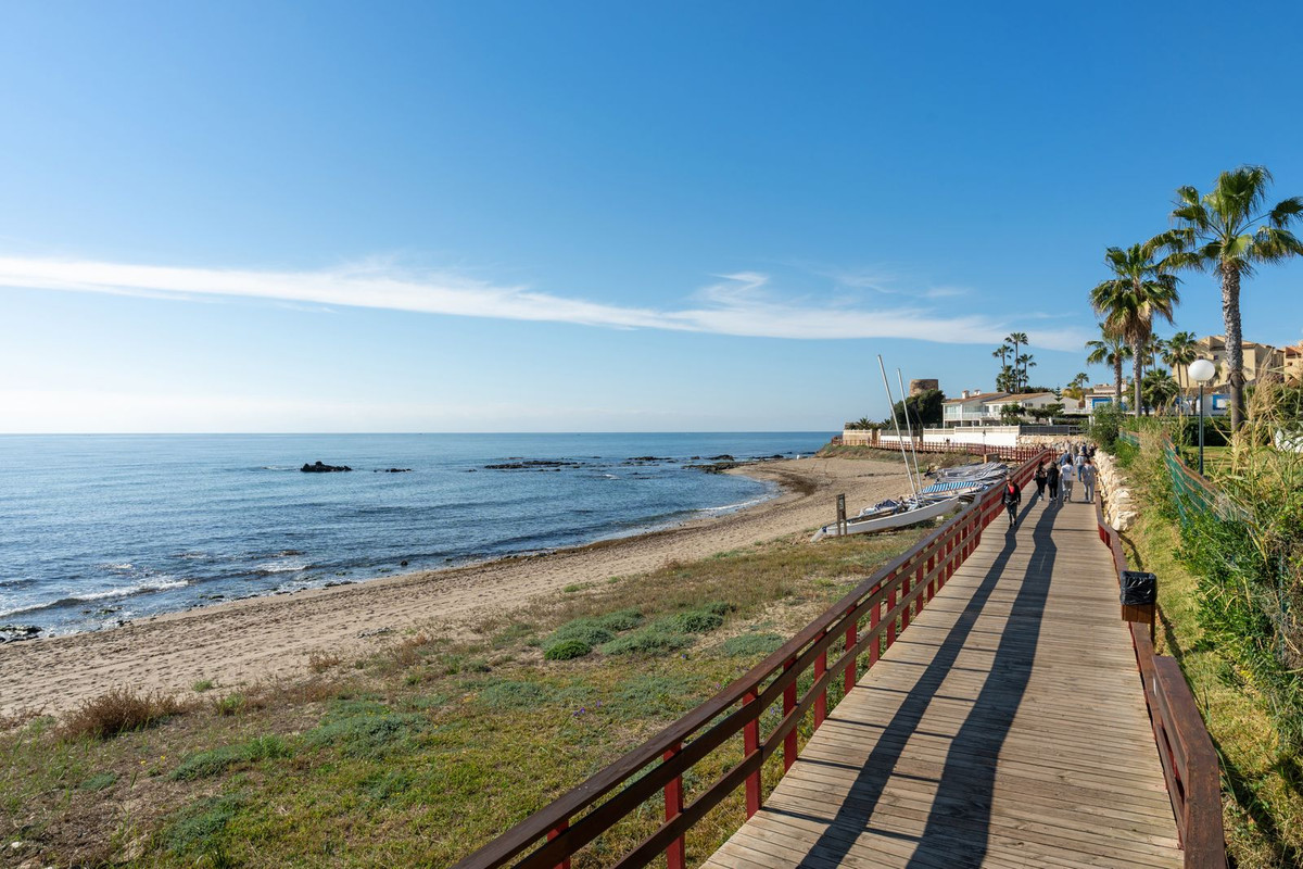 3 Bed Apartment for sale in Calahonda Costa Del Sol, Málaga, Spain