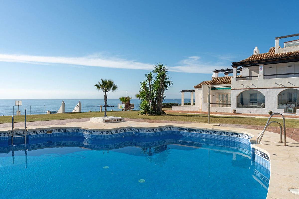 3 Bed Apartment for sale in Calahonda Costa Del Sol, Málaga, Spain