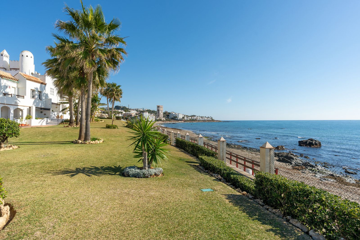 3 Bed Apartment for sale in Calahonda Costa Del Sol, Málaga, Spain