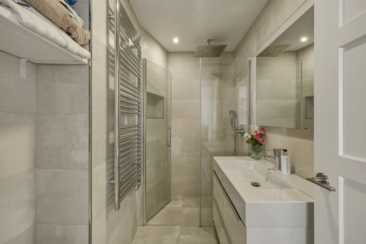 3 Bed Apartment for sale in Calahonda Costa Del Sol, Málaga, Spain