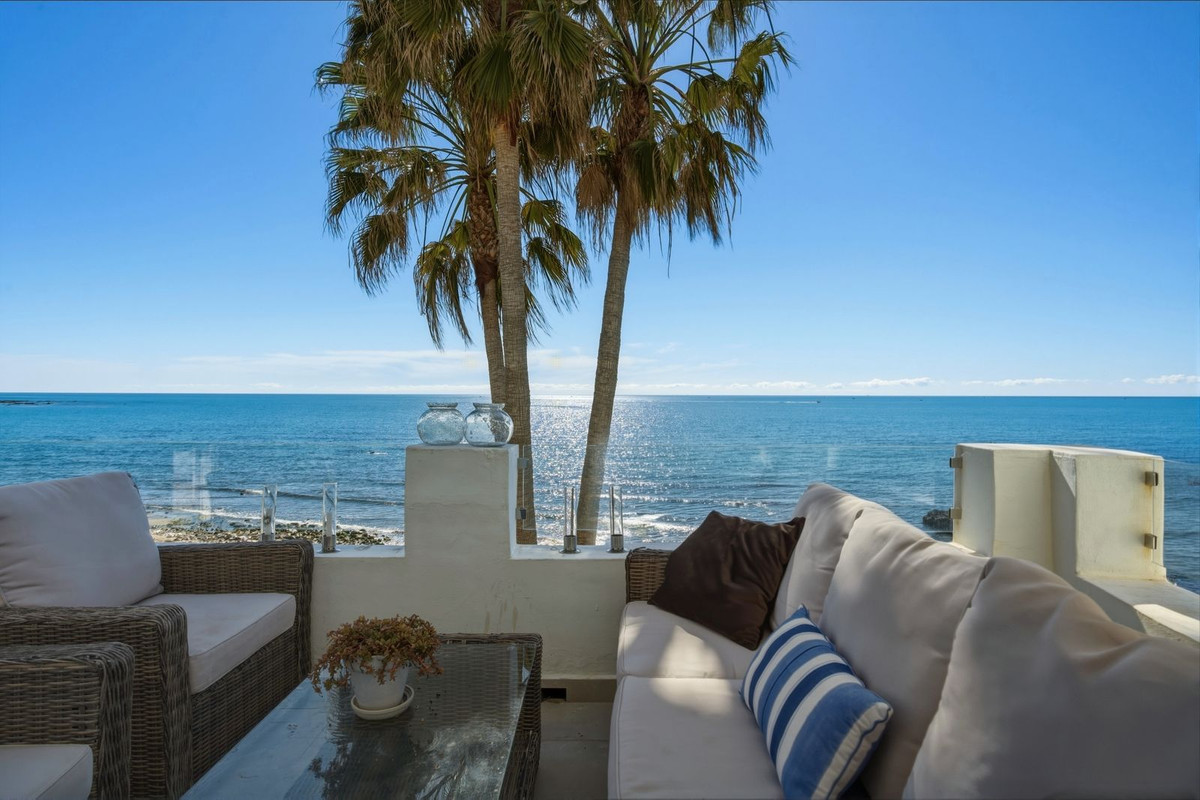 3 Bed Apartment for sale in Calahonda Costa Del Sol, Málaga, Spain