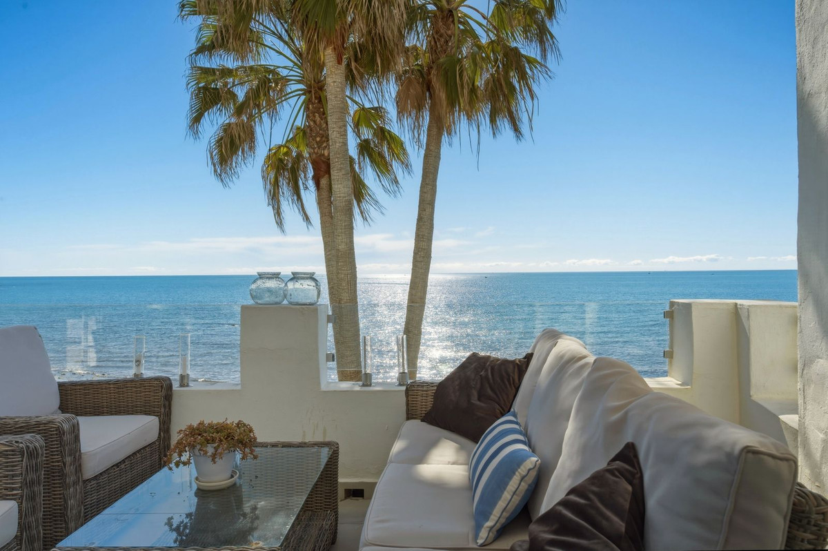 3 Bed Apartment for sale in Calahonda Costa Del Sol, Málaga, Spain