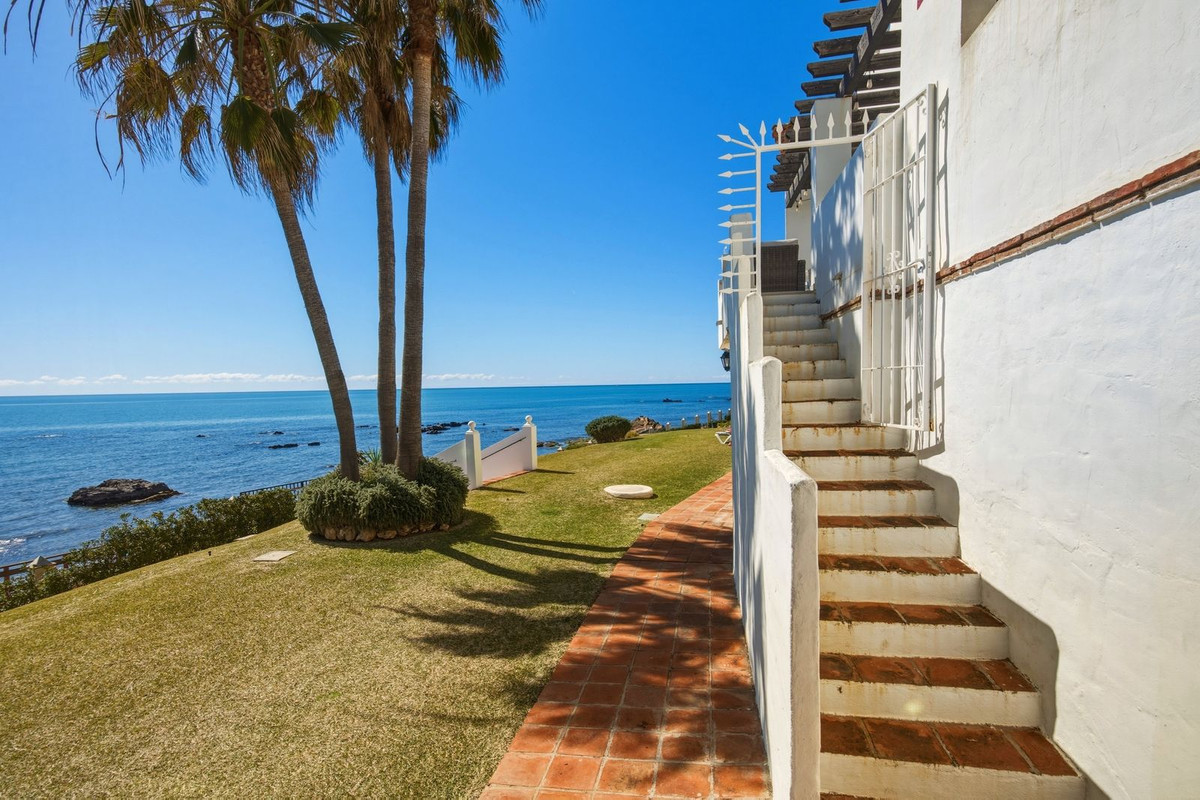3 Bed Apartment for sale in Calahonda Costa Del Sol, Málaga, Spain