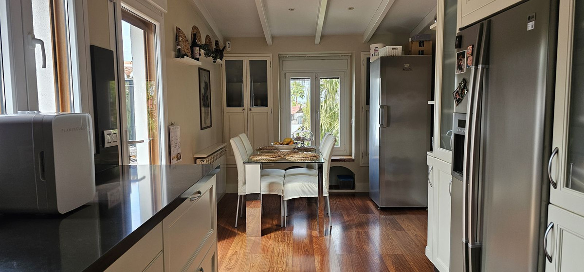 Se vende Villa - Chalet de 3 dormitorios en Costa Del Sol, Málaga, España