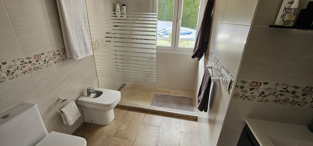 Se vende Villa - Chalet de 3 dormitorios en Costa Del Sol, Málaga, España