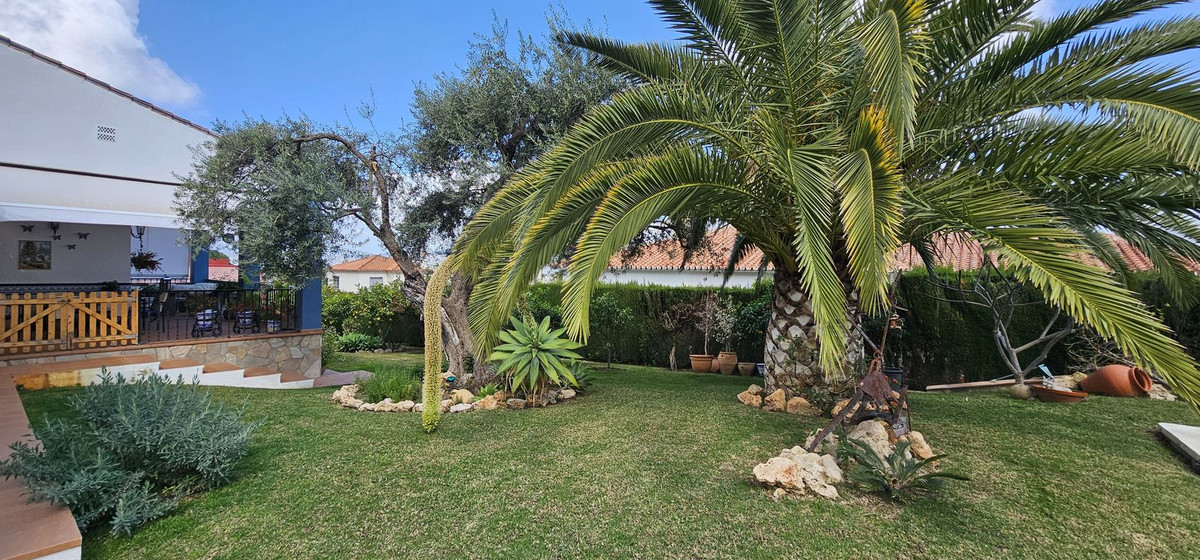 Se vende Villa - Chalet de 3 dormitorios en Costa Del Sol, Málaga, España