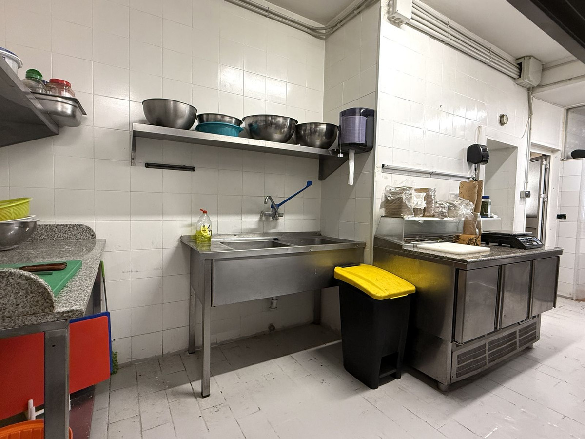 Commercial unit for sale in Marbella Costa Del Sol, Málaga, Spain