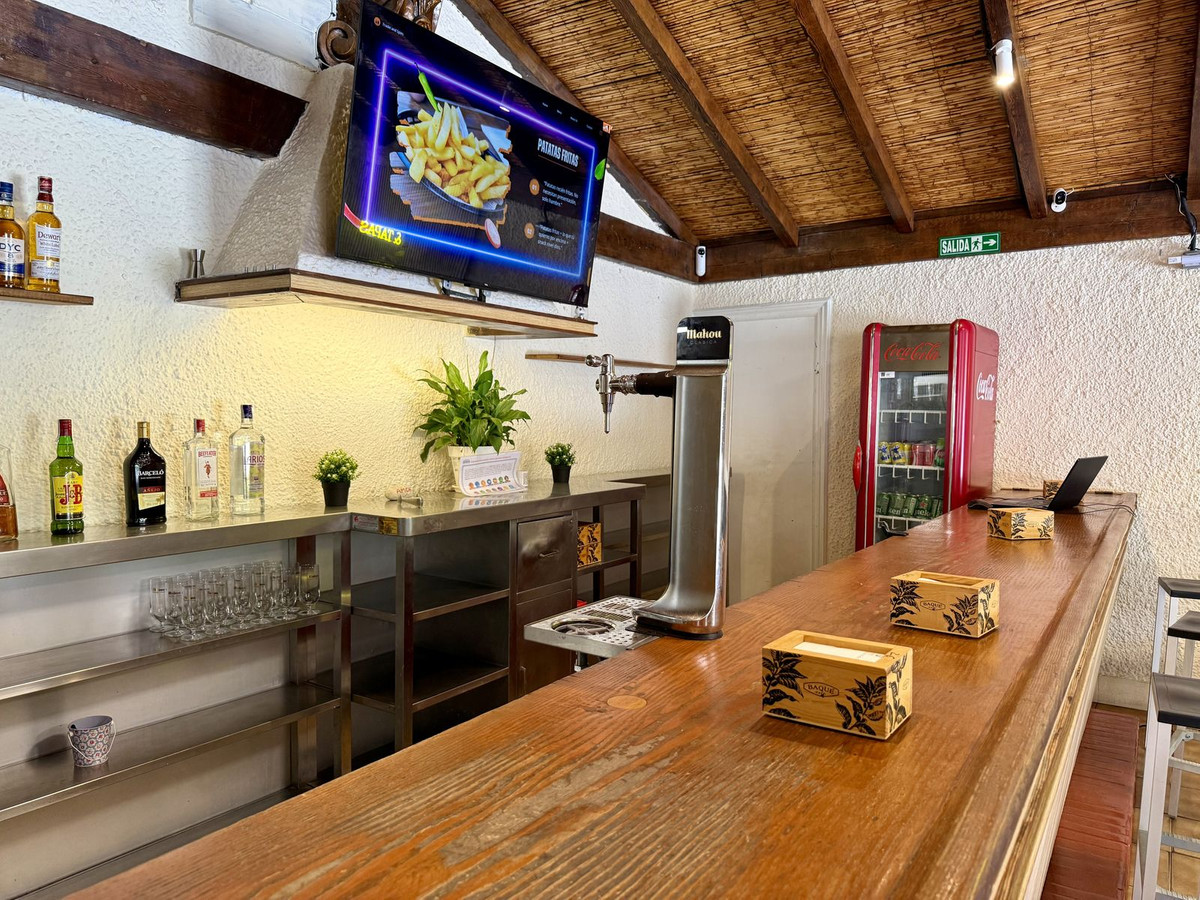 Commercial unit for sale in Marbella Costa Del Sol, Málaga, Spain