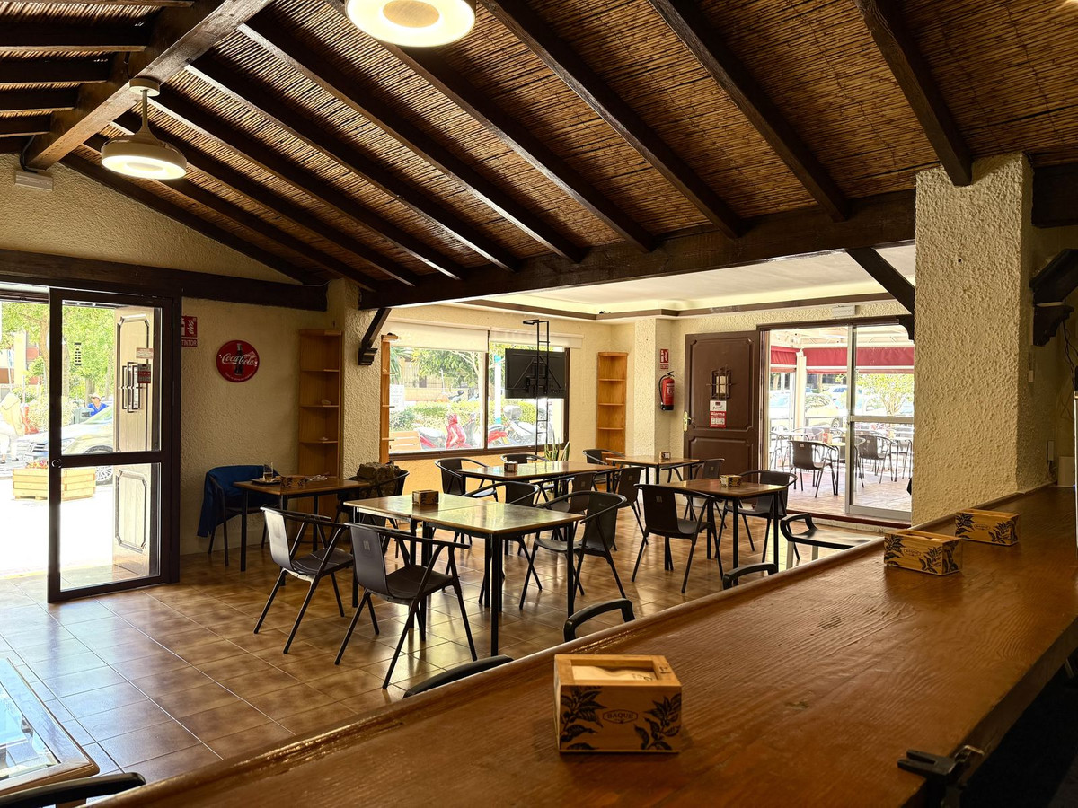 Commercial unit for sale in Marbella Costa Del Sol, Málaga, Spain