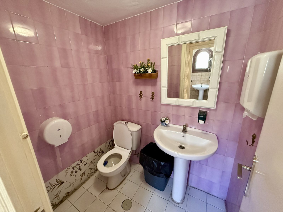 Commercial unit for sale in Marbella Costa Del Sol, Málaga, Spain
