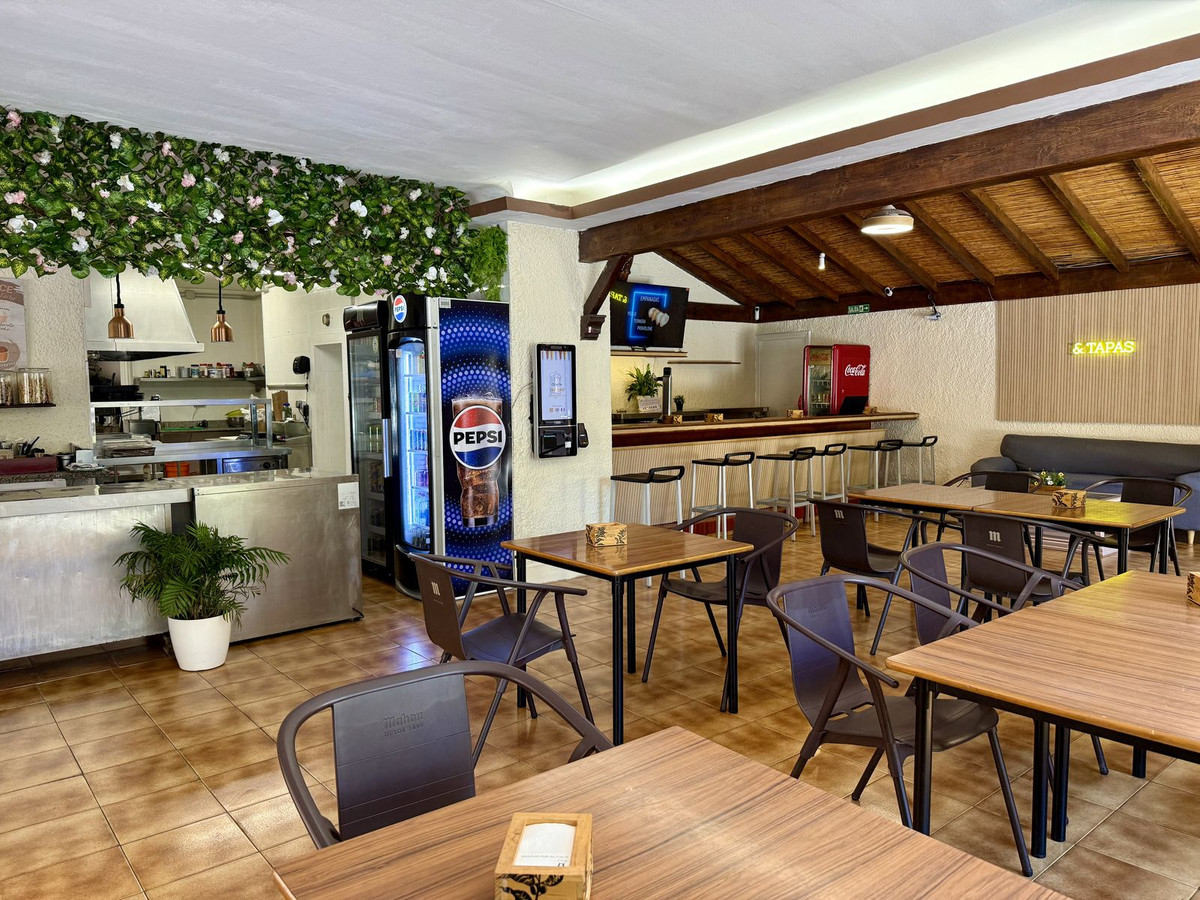 Commercial unit for sale in Marbella Costa Del Sol, Málaga, Spain