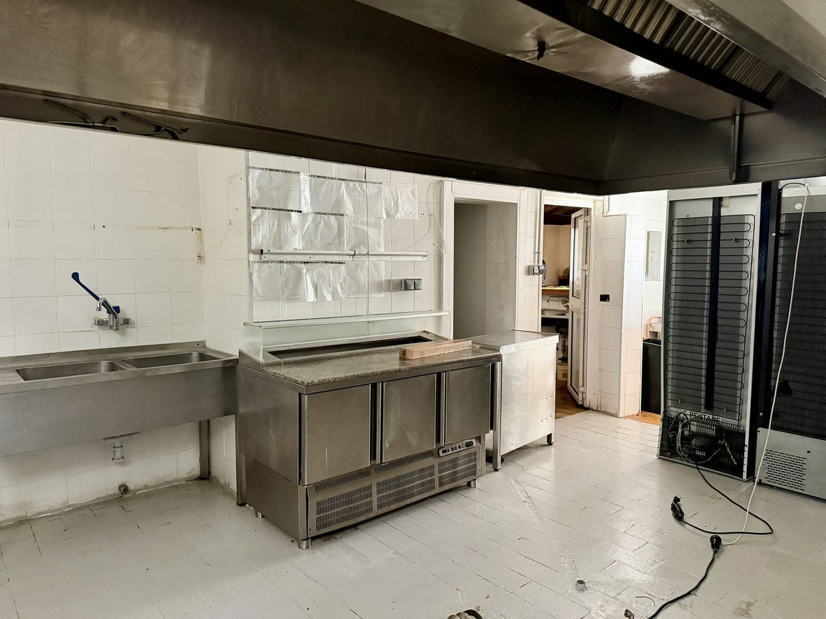 Commercial unit for sale in Marbella Costa Del Sol, Málaga, Spain