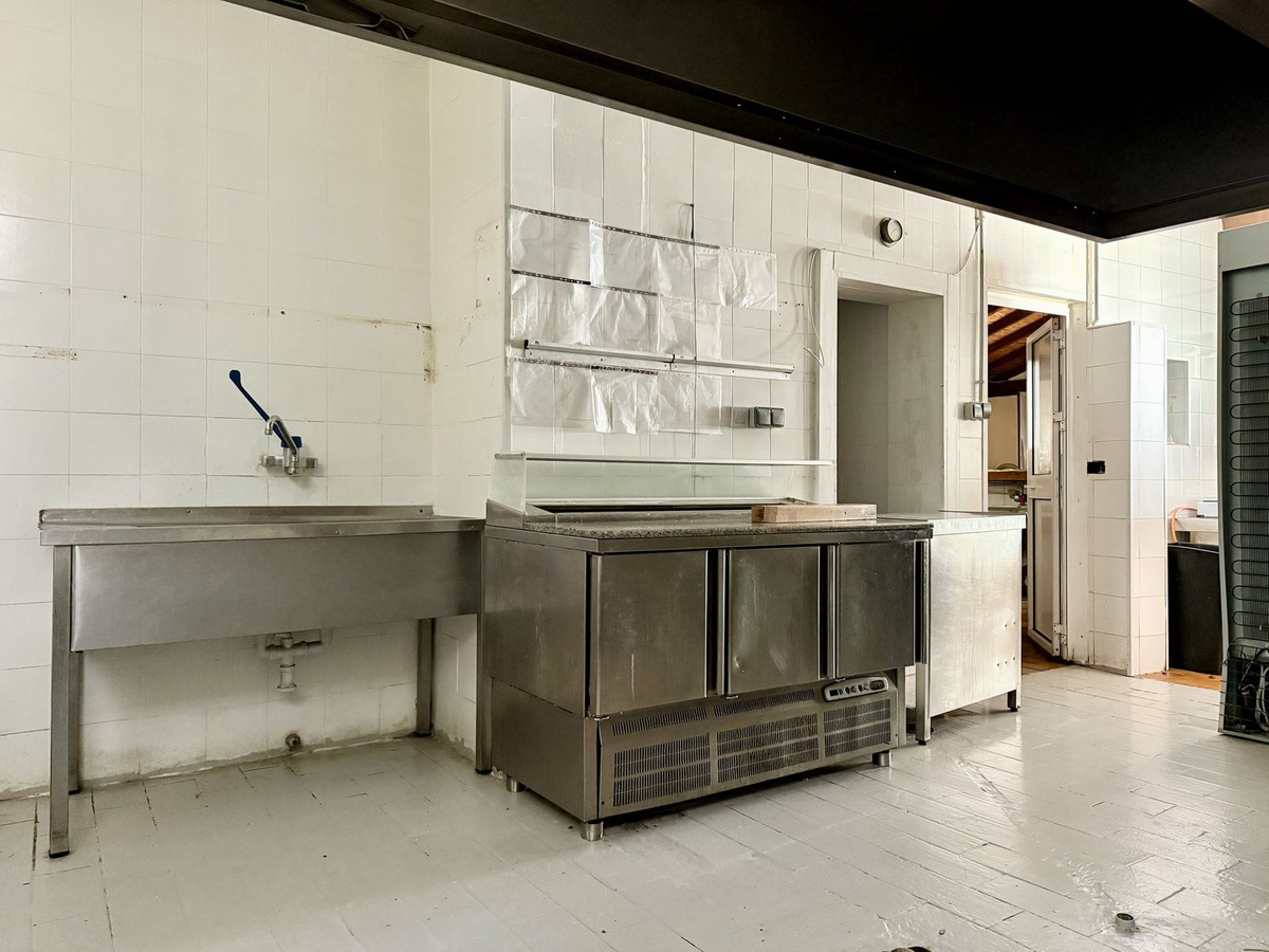 Commercial unit for sale in Marbella Costa Del Sol, Málaga, Spain