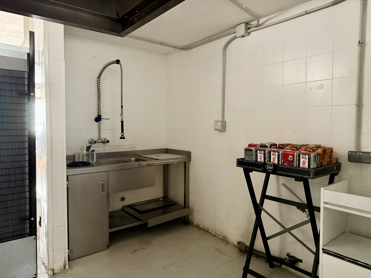 Commercial unit for sale in Marbella Costa Del Sol, Málaga, Spain