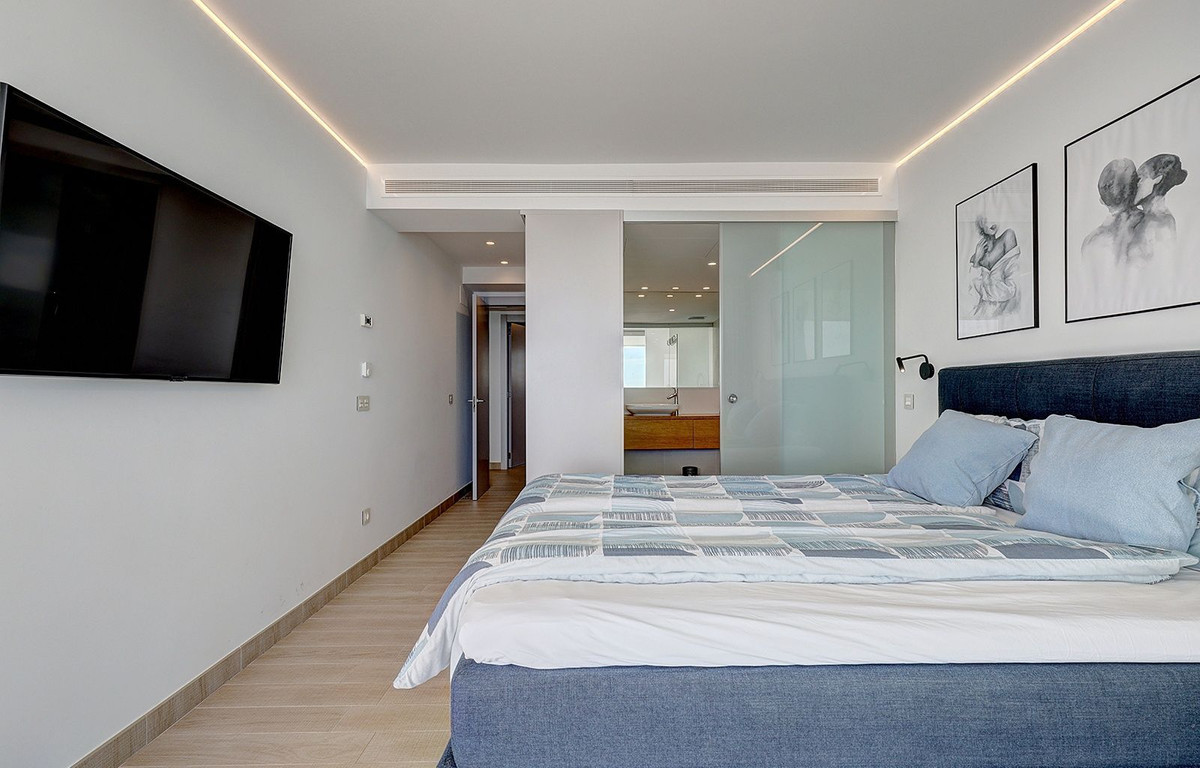 2 Bed Apartment for sale in Fuengirola Costa Del Sol, Málaga, Spain
