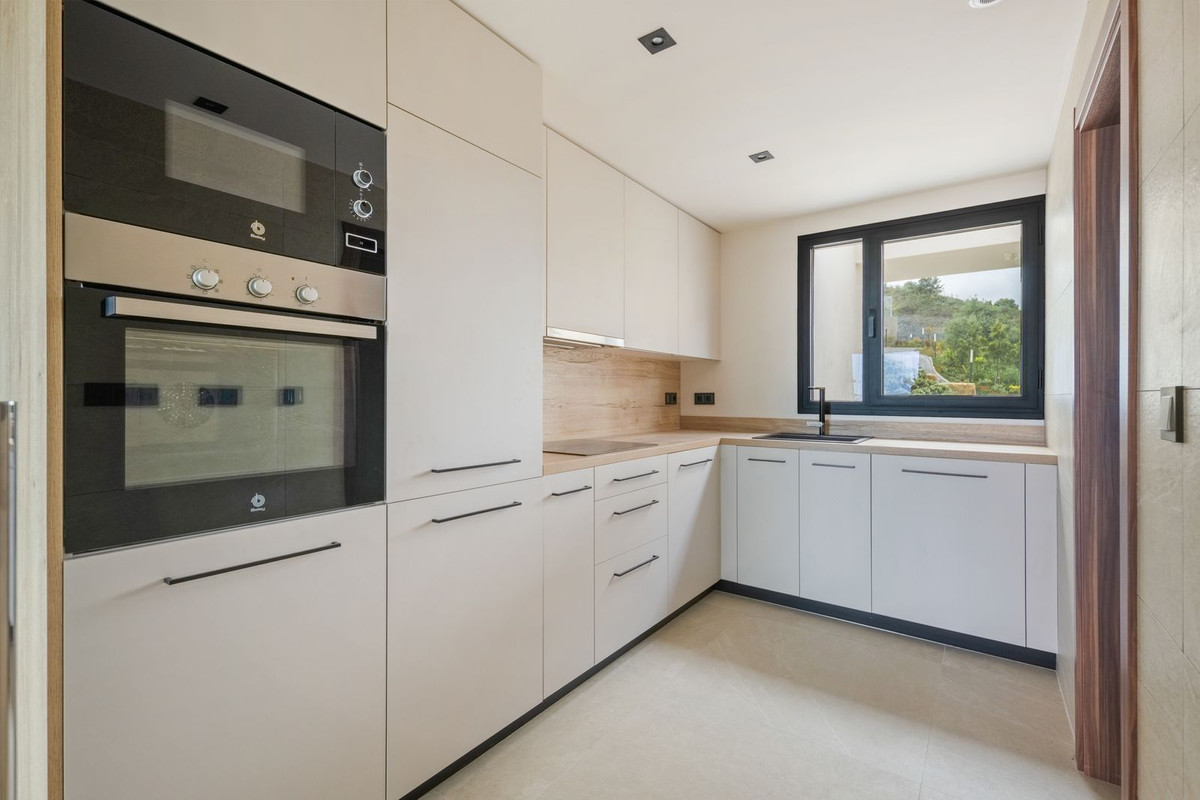 2 Bed Apartment for sale in Nueva Andalucía Costa Del Sol, Málaga, Spain