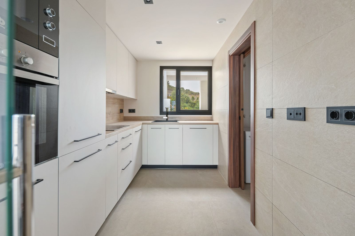 2 Bed Apartment for sale in Nueva Andalucía Costa Del Sol, Málaga, Spain