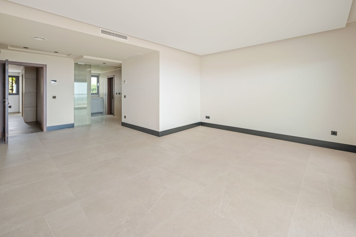 2 Bed Apartment for sale in Nueva Andalucía Costa Del Sol, Málaga, Spain