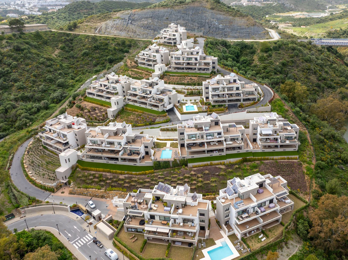 2 Bed Apartment for sale in Nueva Andalucía Costa Del Sol, Málaga, Spain