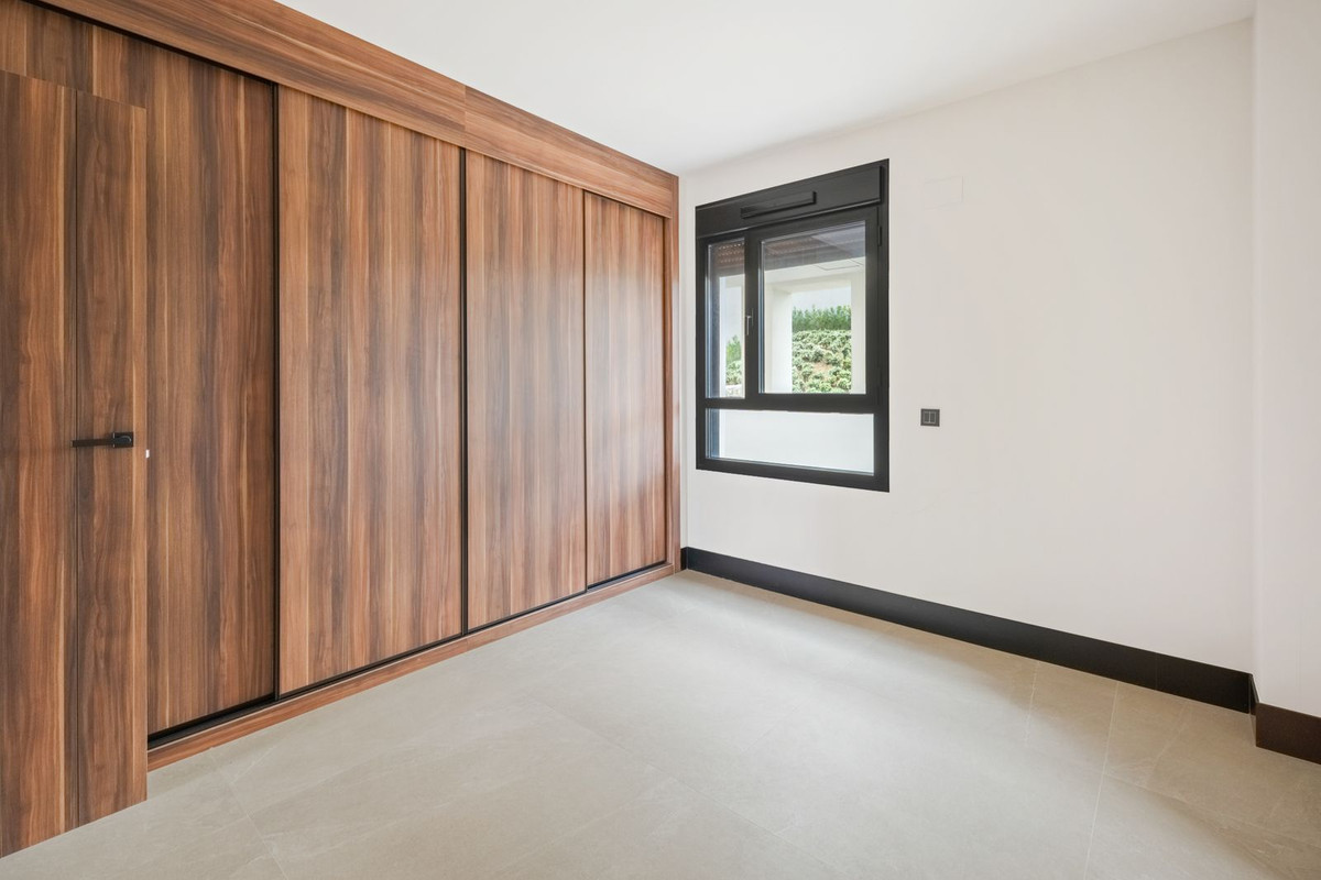 2 Bed Apartment for sale in Nueva Andalucía Costa Del Sol, Málaga, Spain