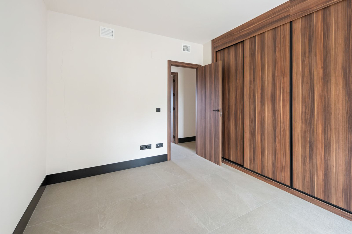 2 Bed Apartment for sale in Nueva Andalucía Costa Del Sol, Málaga, Spain