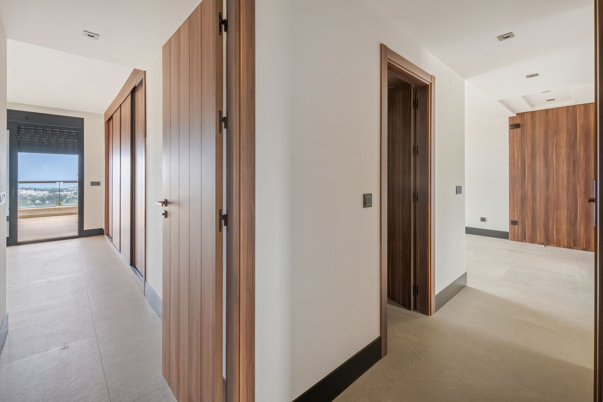 2 Bed Apartment for sale in Nueva Andalucía Costa Del Sol, Málaga, Spain