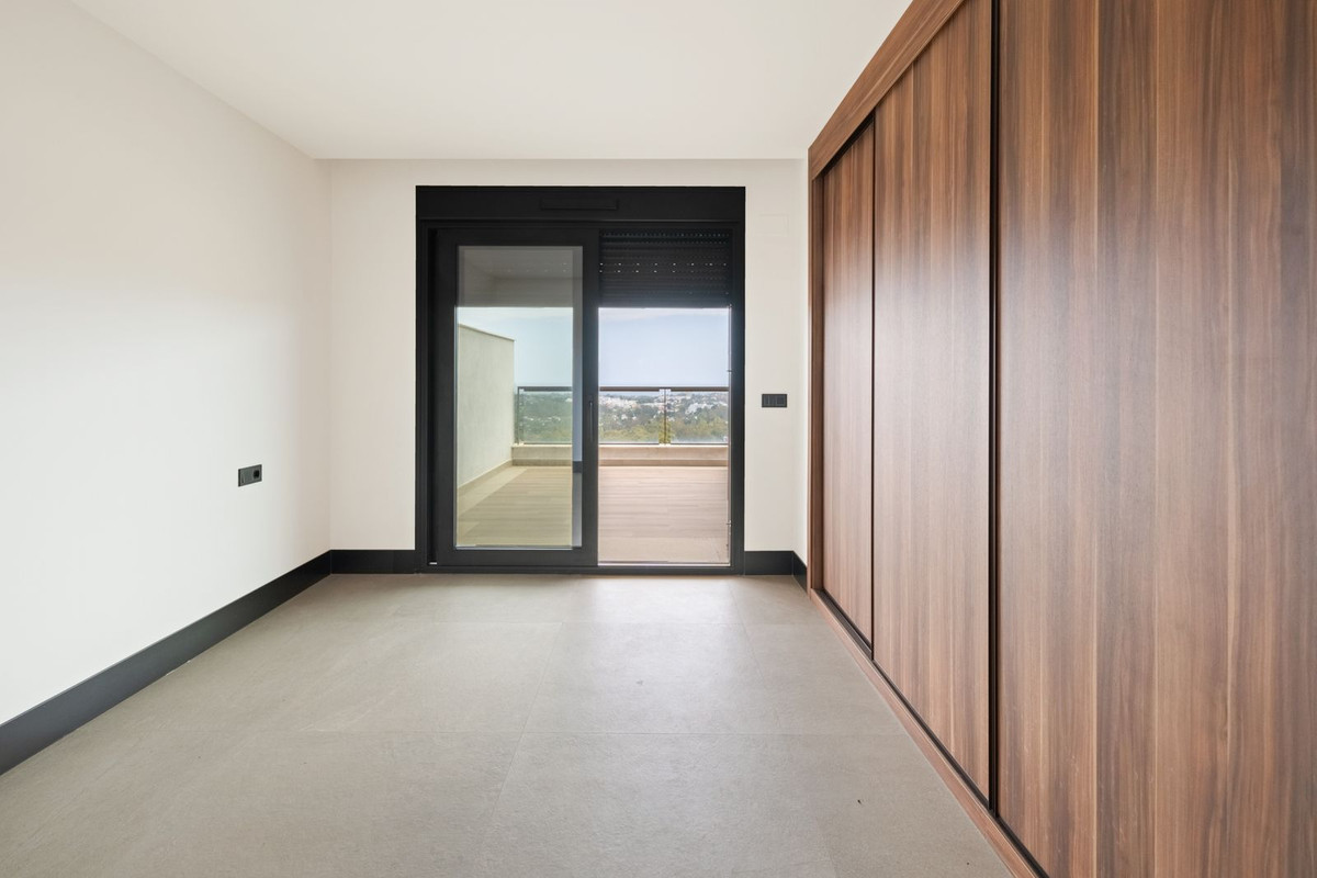 2 Bed Apartment for sale in Nueva Andalucía Costa Del Sol, Málaga, Spain