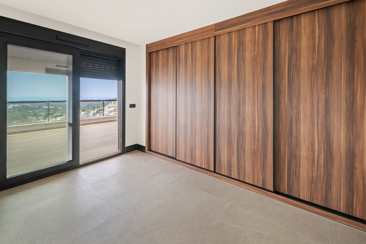 2 Bed Apartment for sale in Nueva Andalucía Costa Del Sol, Málaga, Spain